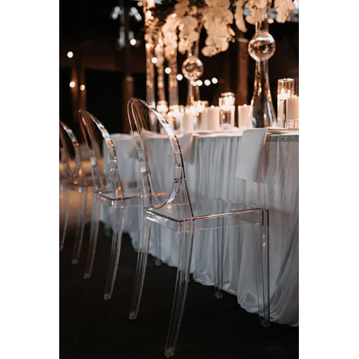 Transparenter Acrylstuhl klar