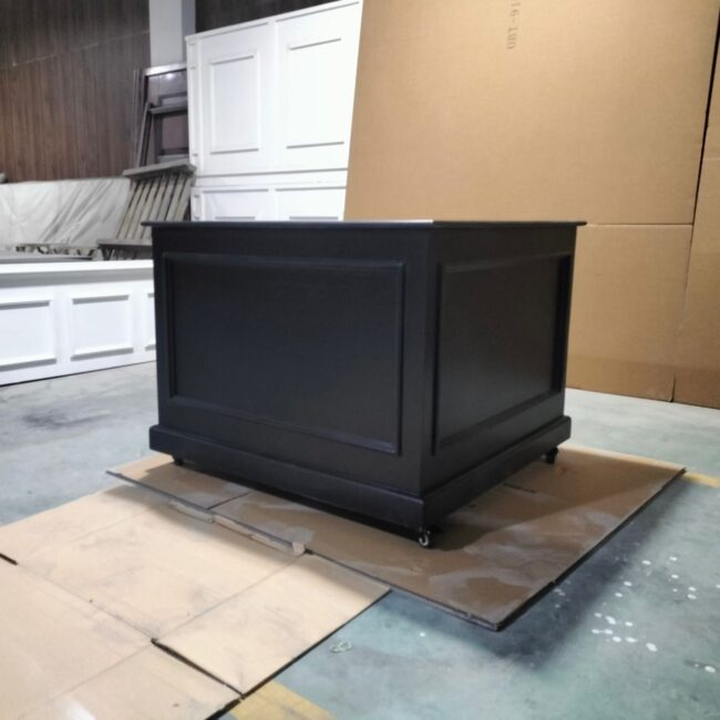 Mobile Bar-Säule Stage für Champagnertower / Torte schwarz rechteckig mit Rollen 100x100x80cm